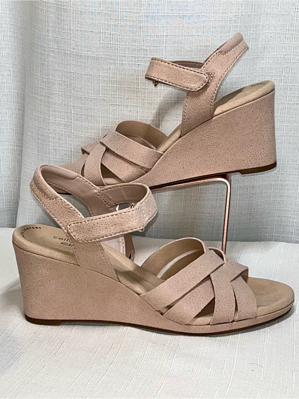 Clarks Collection Blush Pink Wedge Sandals Sz 8M Ultimate Comfort Velcro closure